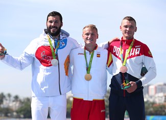 podio men K1 1000m